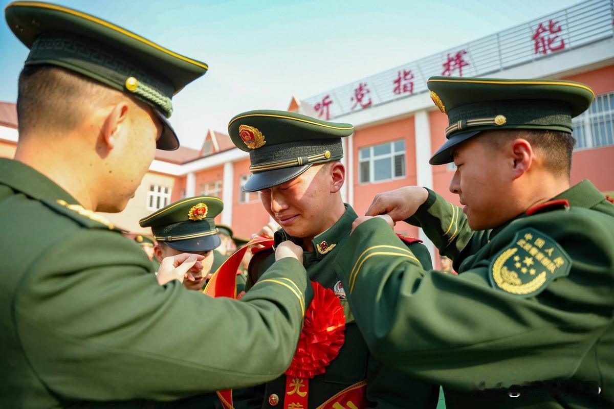 18位最美退役军人亮相！从军营到地方，他们这样续写荣光
 
12月27日，中央三
