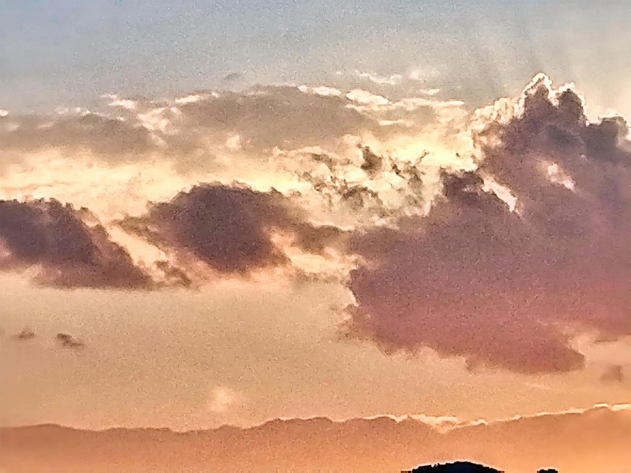 今晚沿南汀河小跑，感觉精神饱满，还拍到美丽的夕阳，舒服极了。