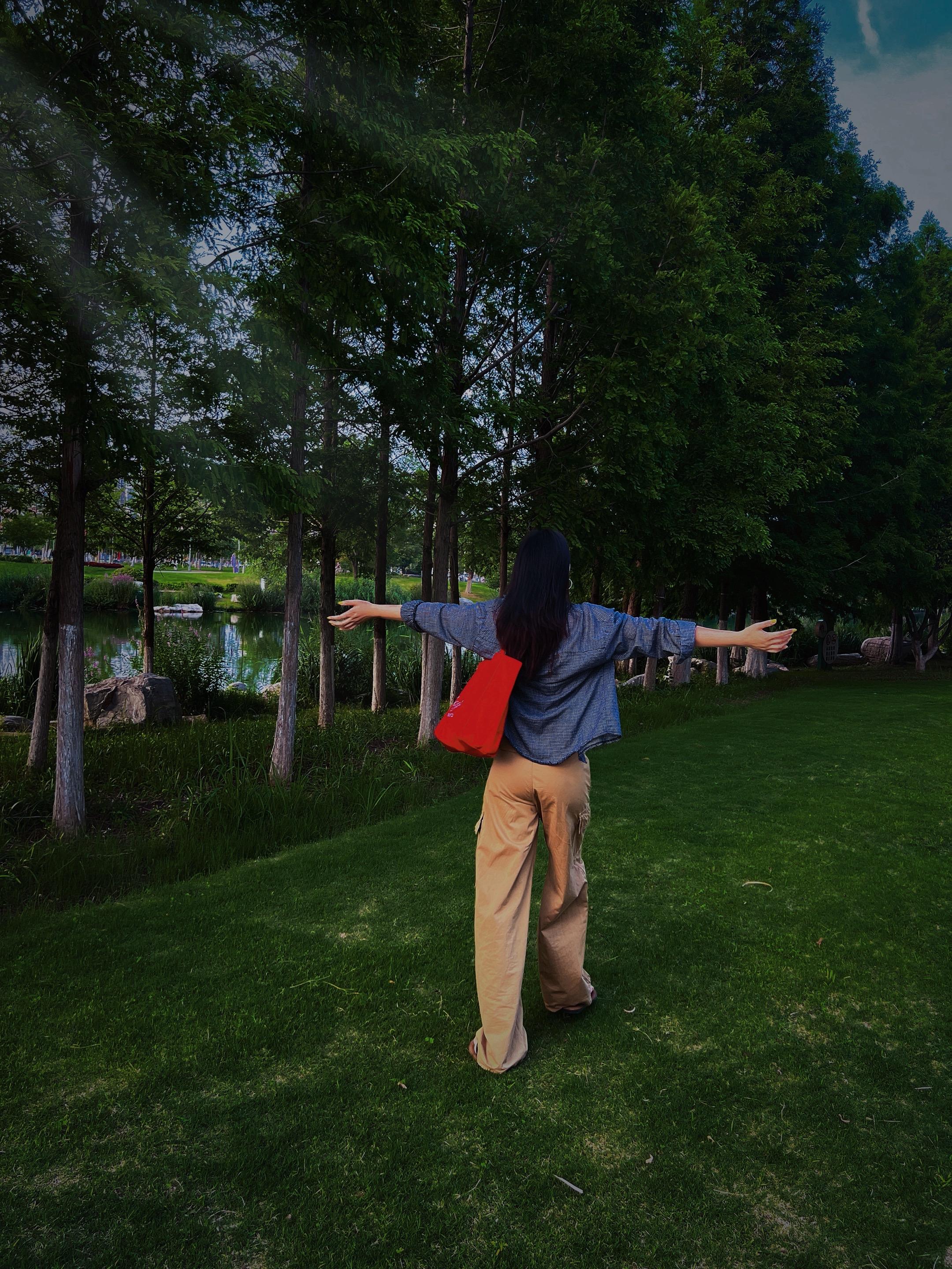 你像一场大雨 淋湿我的眼睛…