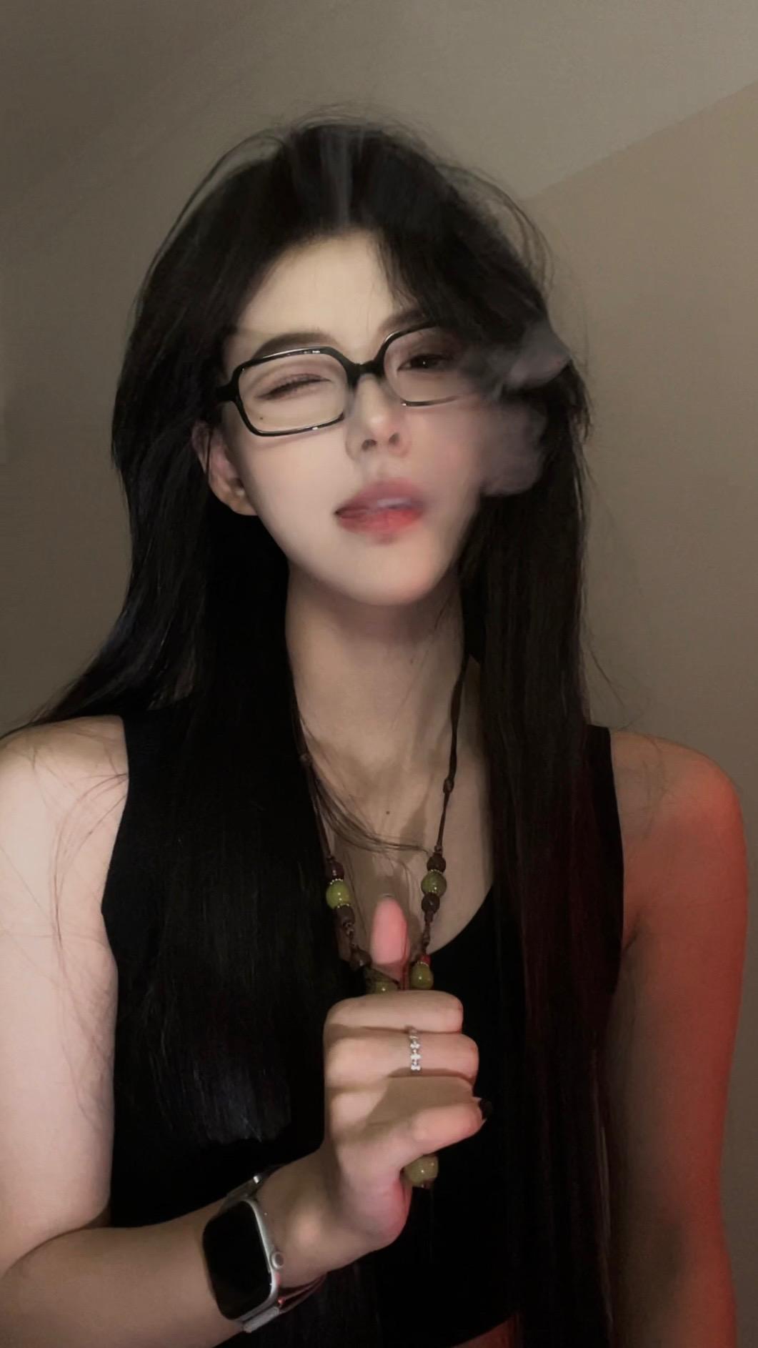 宝宝你的笔怎么断墨了 让我查一下你的笔看看是不是没水了