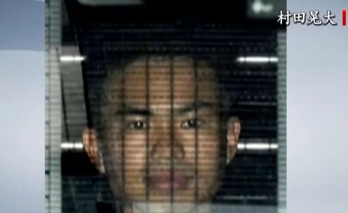 村田晃大被日本检方起诉了。三个月前，他持刀翻墙闯进中国驻日大使馆，扬言要杀中国外