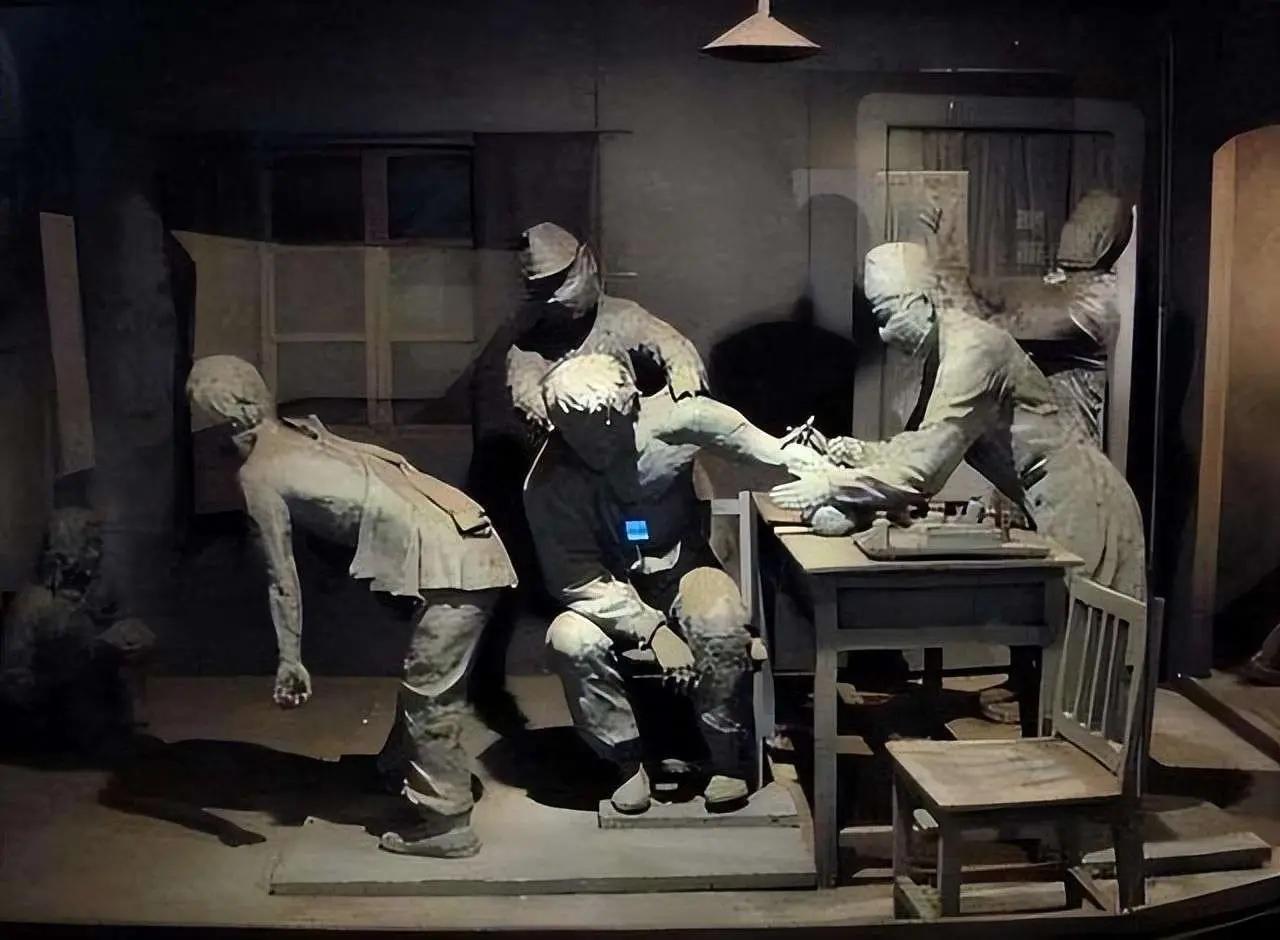 一九三四年，不知什么原因，“中马城”弹药库爆炸。后来，东北抗联频繁袭扰，石井四郎