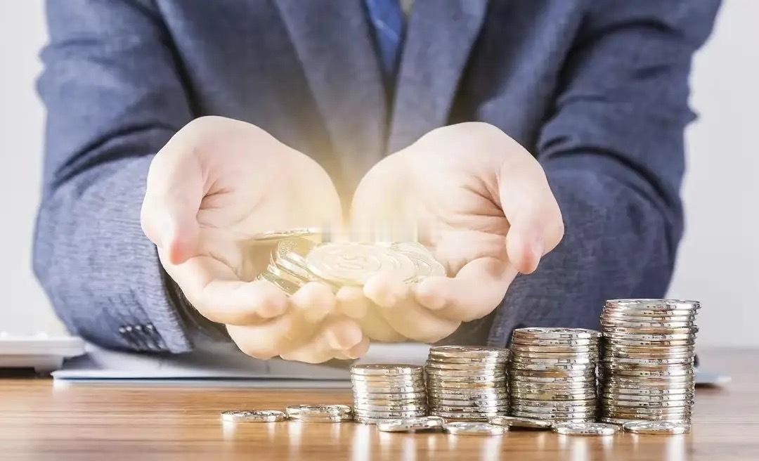 美联储会议上鲍威尔宣布将年利率下降25个基点，同时将联邦基金利率调整目标区间范围