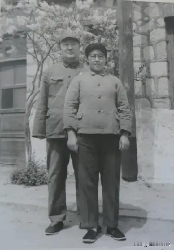 1971年的，刘格平这位曾经身居高位的“一把手”与夫人丁磊在唐山陶瓷三厂的劳动期