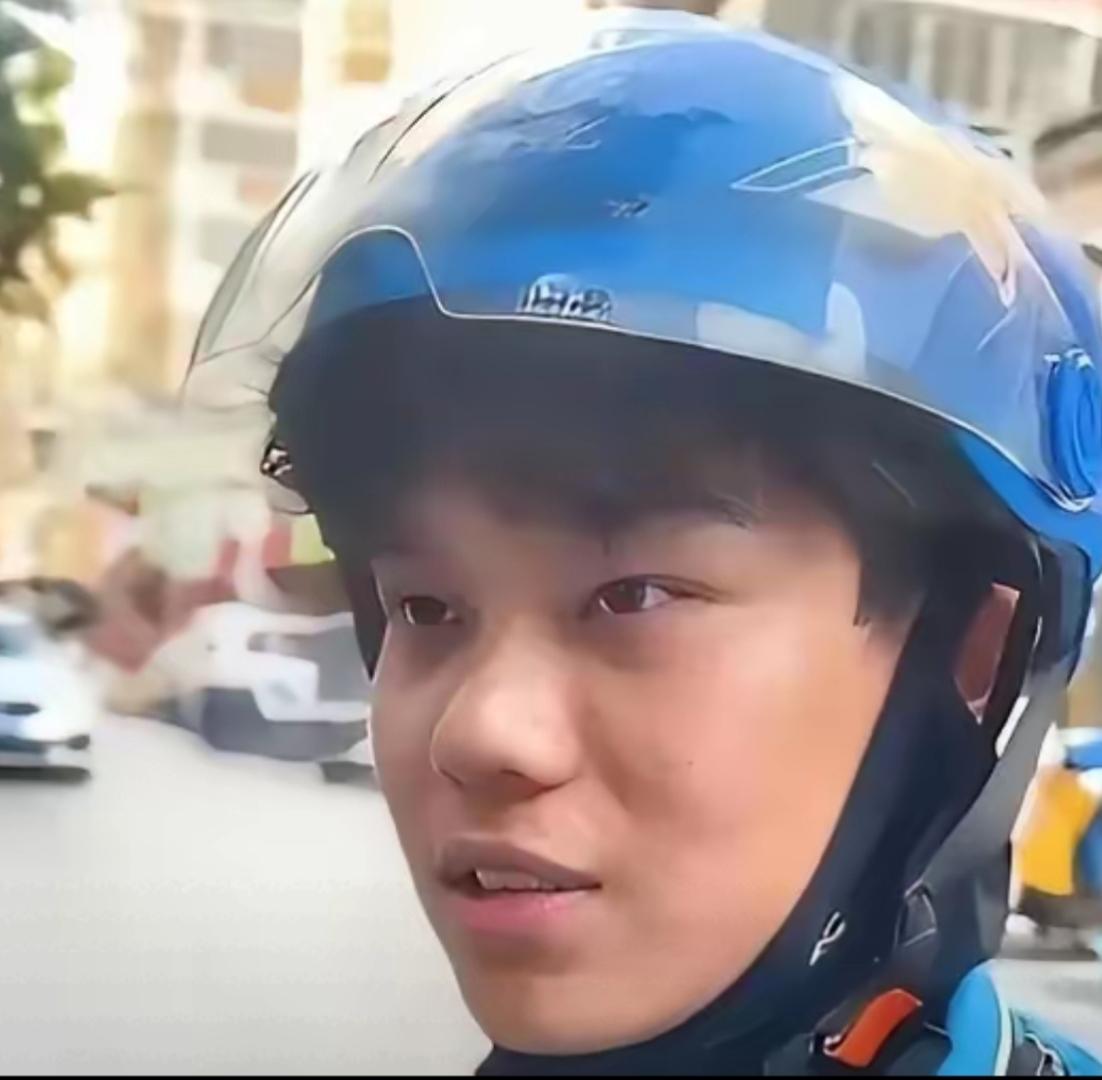 千万别小看街头送外卖的，我们根本猜不到他们的真实身份，他们当中很可能藏龙卧虎。比