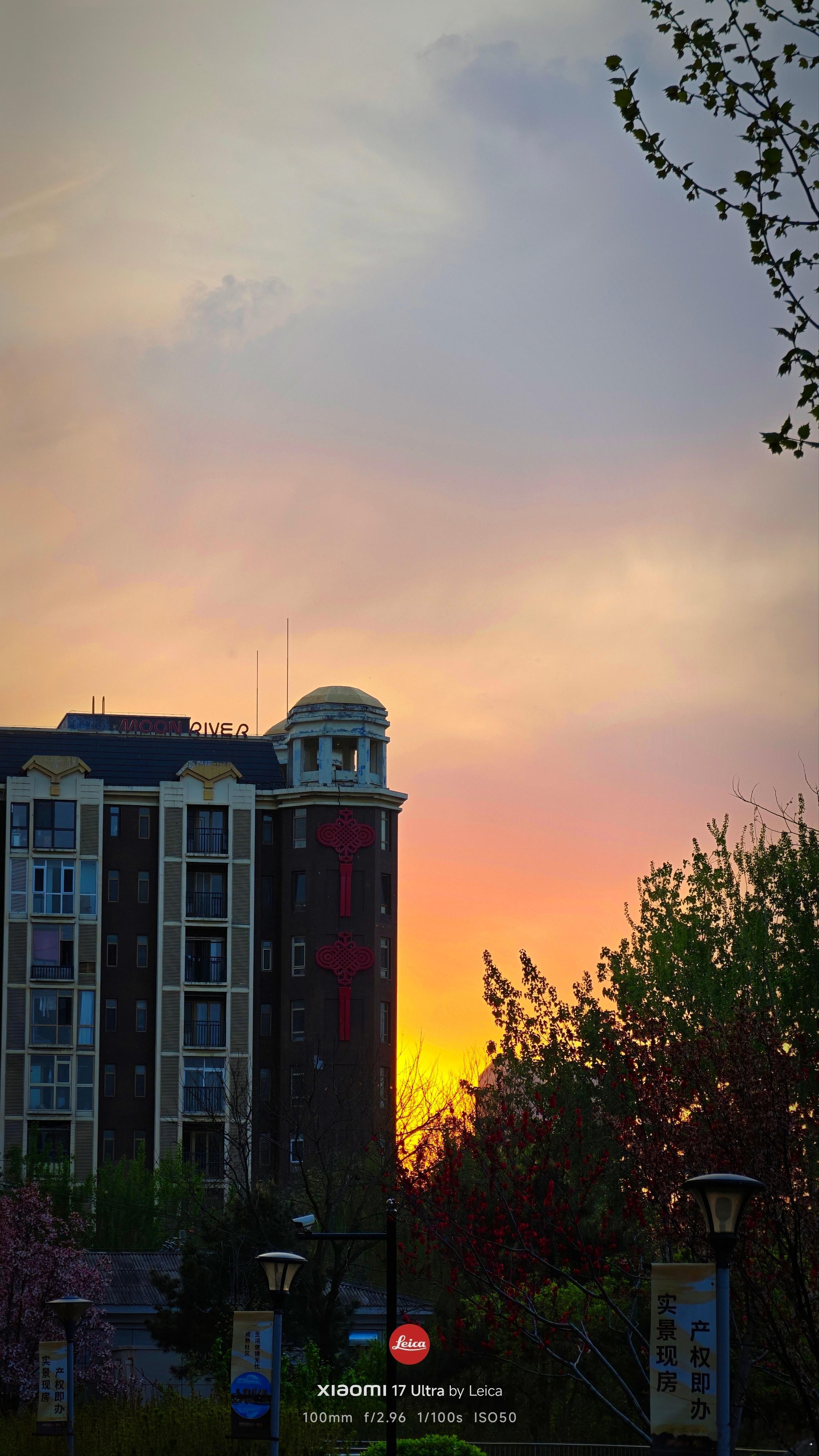 北京的晚霞 拍的不好其实紫色更浓郁一些 