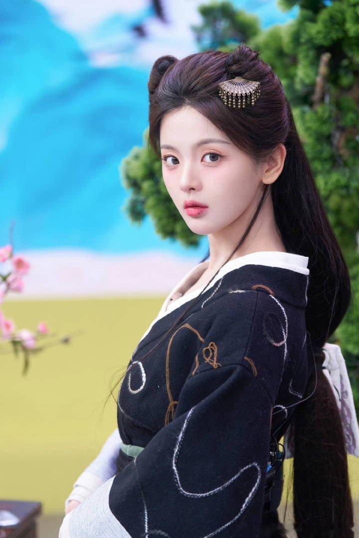 杨超越[超话] 好可爱好美的宝宝杨超越一见你就笑 ​​​