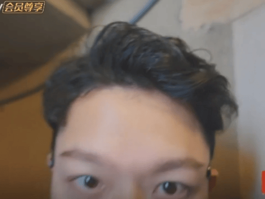 张晚意 在意又没那么在意 花少笑料供应商再上线！捯饬过的头发嫌不好看，立刻开启紧