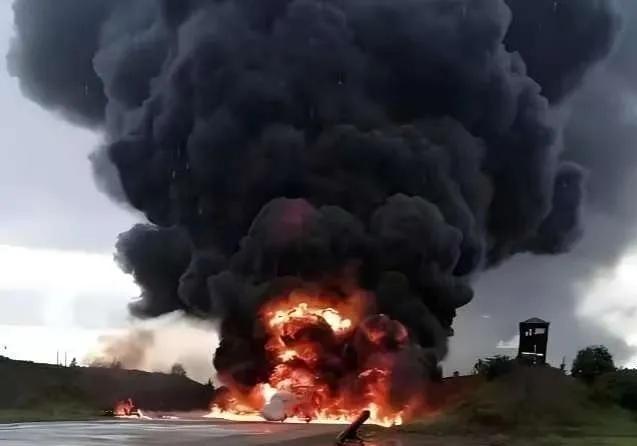 英国惹上大麻烦了！乌克兰居然使用英国支援而来的巡航导弹去打击俄罗斯境内的炼油厂，