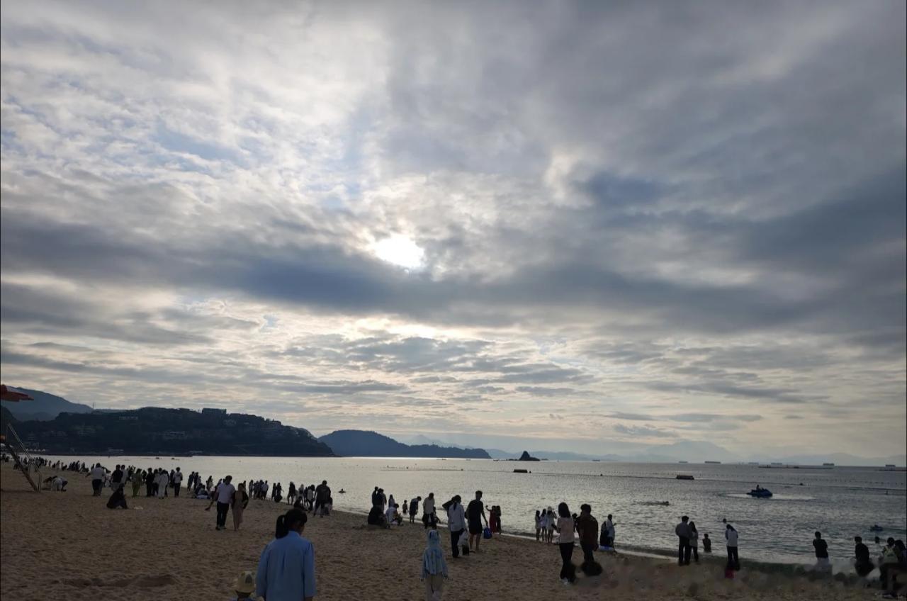 【深圳地铁深圳大梅沙 】 网友：2026.5.1（周五，五一假期首日，多云间晴五