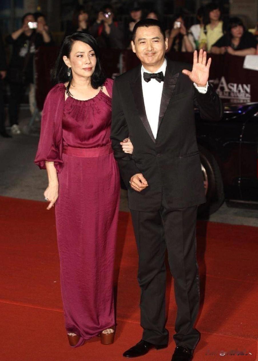 一九九一年，周润发的妻子陈荟莲怀上他们的第一个孩子，不幸的是因为脐带绕颈女儿夭折