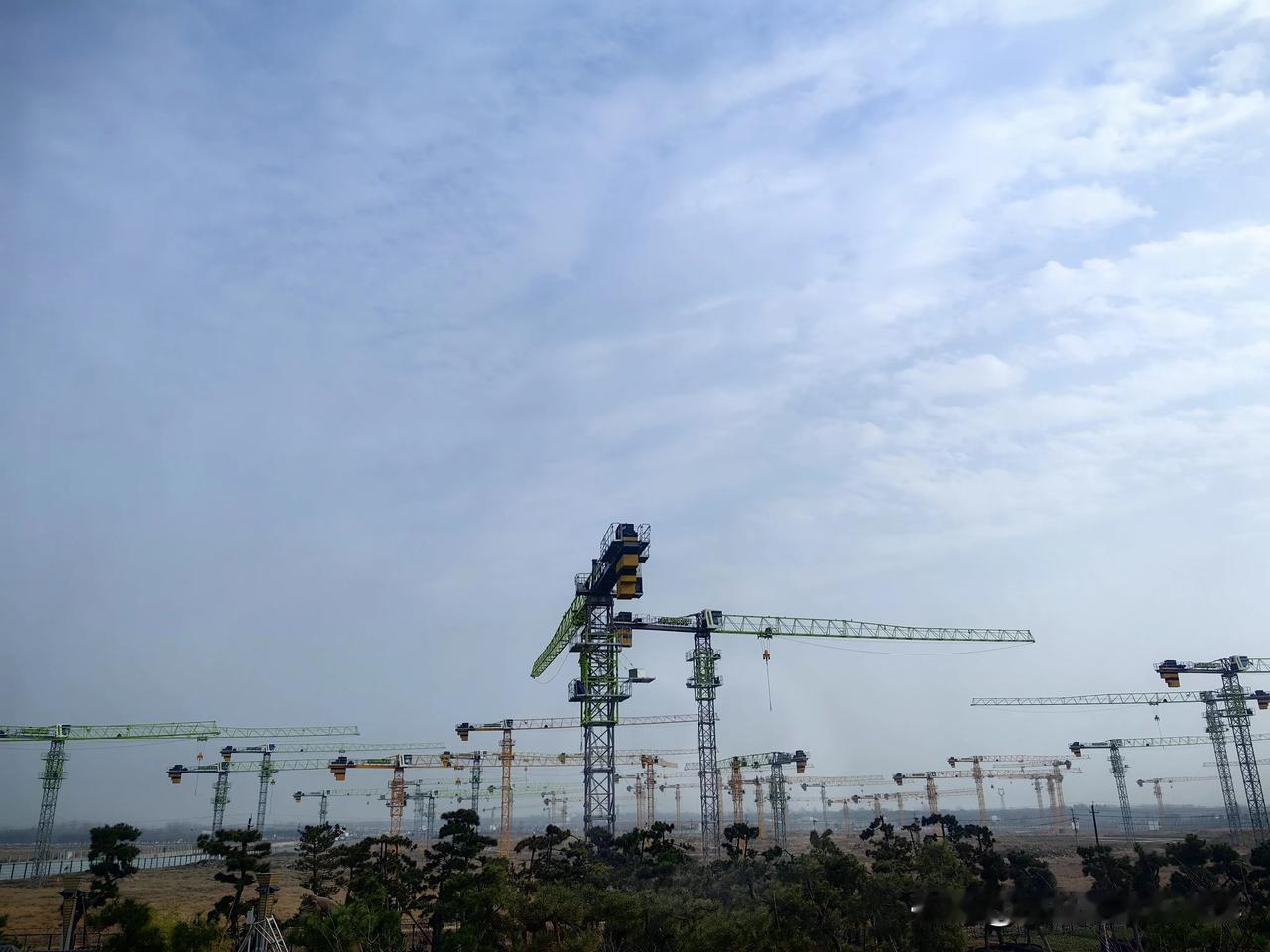 三招可救地产

房地产是第一大支柱产业，关系几千万人就业和民生，房地产稳，则经济