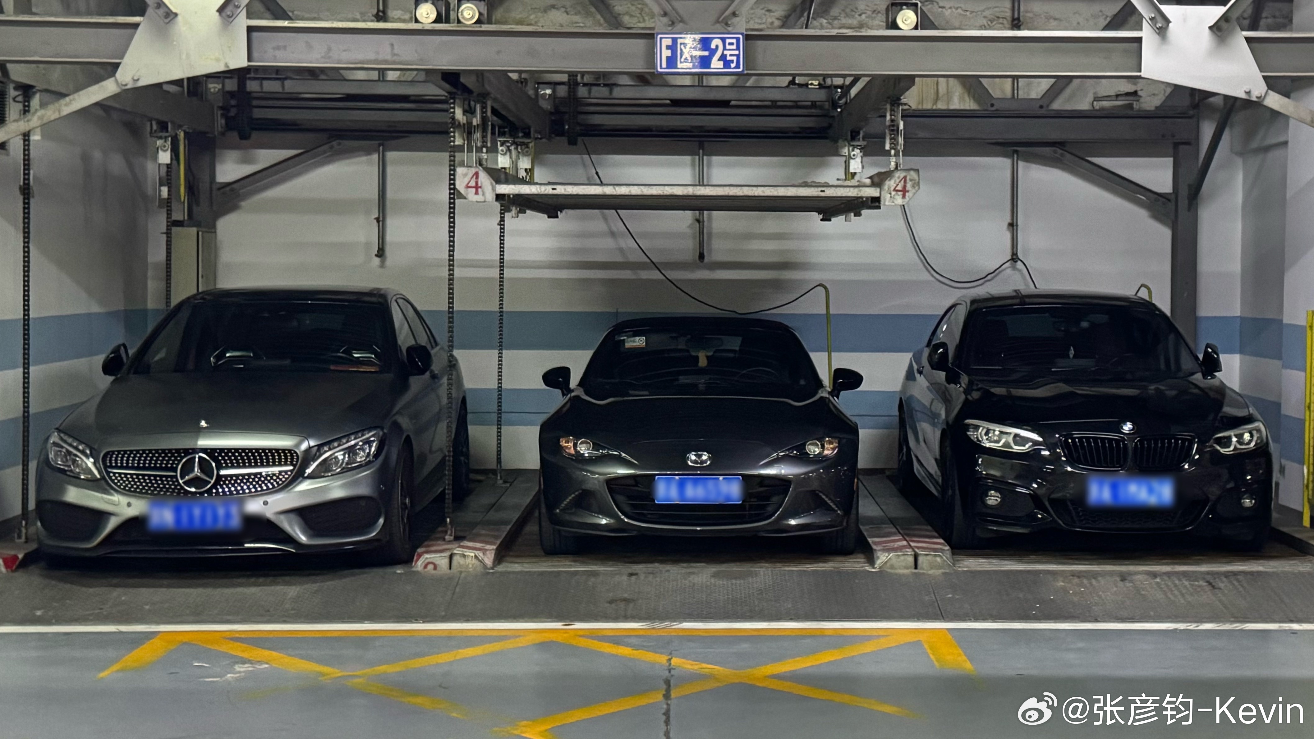 体型对比，我第一次觉得奔驰C和宝马2系这么大个[doge]凯文聊车马自达mx5 