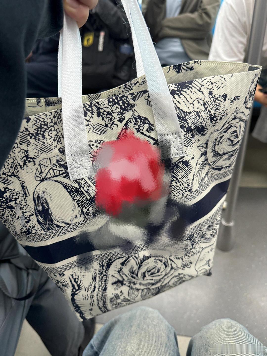 #人一旦拎着袋子上班那基本就定型了#看到大家都这样的话那我就放心了，感觉奶茶袋子