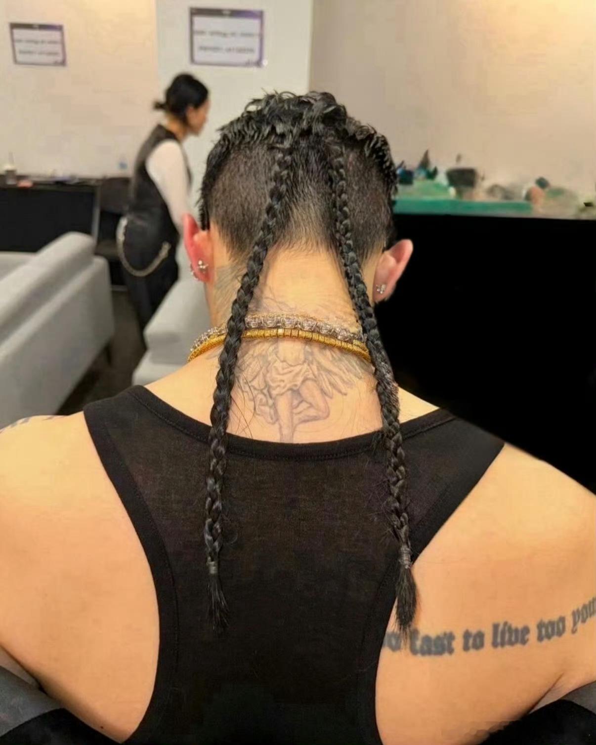 揪着小辫子骑你