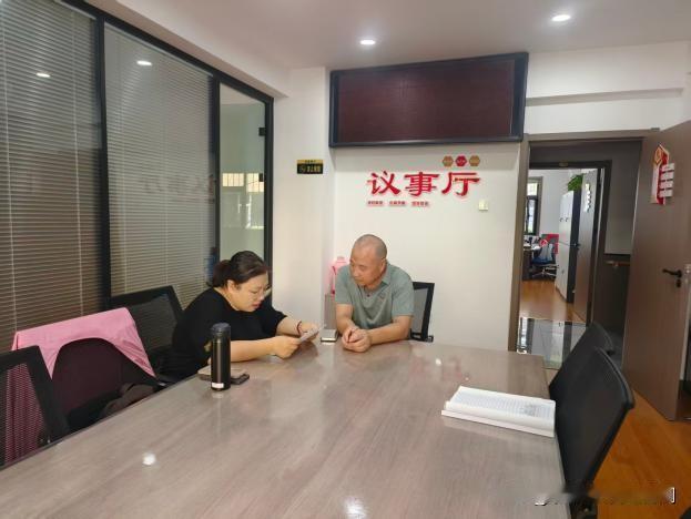 律师上门普法！万柏林区九三社区把法律服务送到居民身边
 
万柏林区王化街道九三社