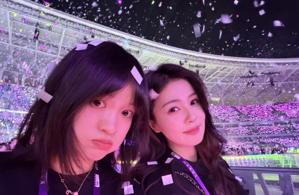 白鹿晒和闺蜜合照白鹿很开心的两天白鹿晒闺蜜合照了 真的好羡慕啊 有这样的闺蜜 我