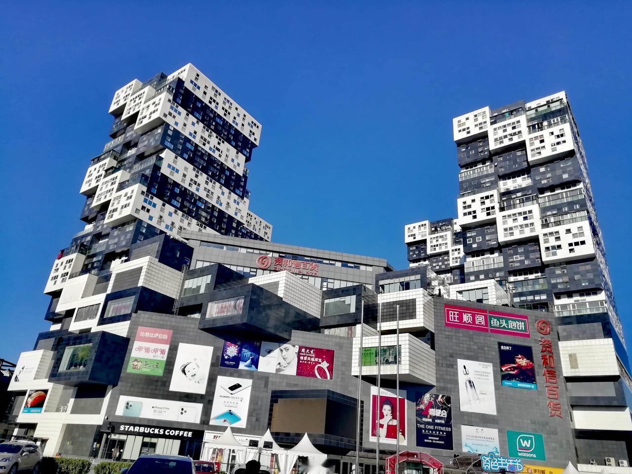 以前我假装清高吧，
你们说我虚伪。
现在我不装了，
你们说我没底线。
你们这群牛