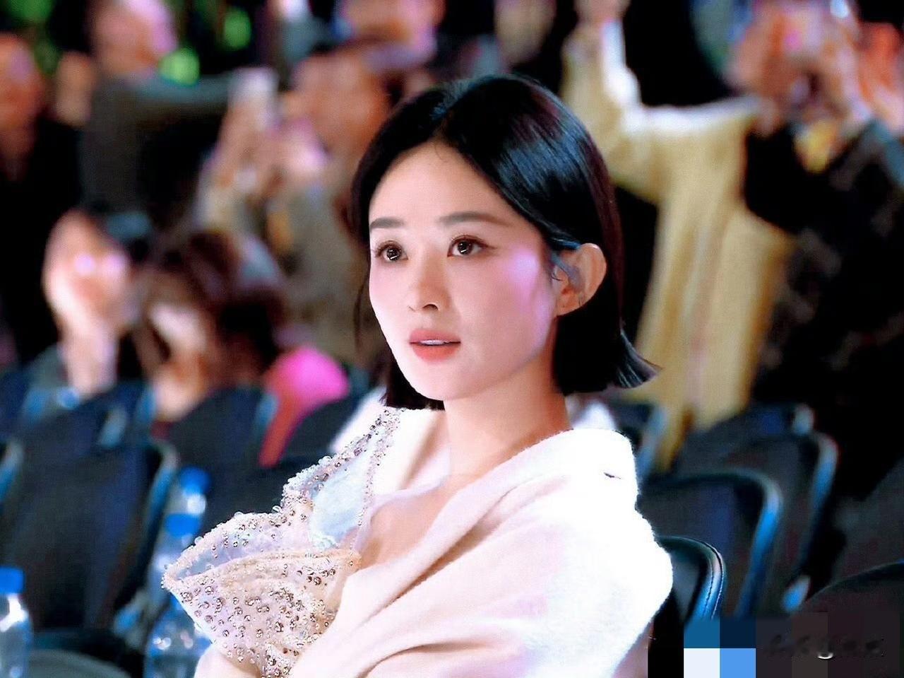 刘大锤爆料赵丽颖恋情近况：减少外出偶遇，导演男友再未现身
 
刘大锤近日谈及赵丽