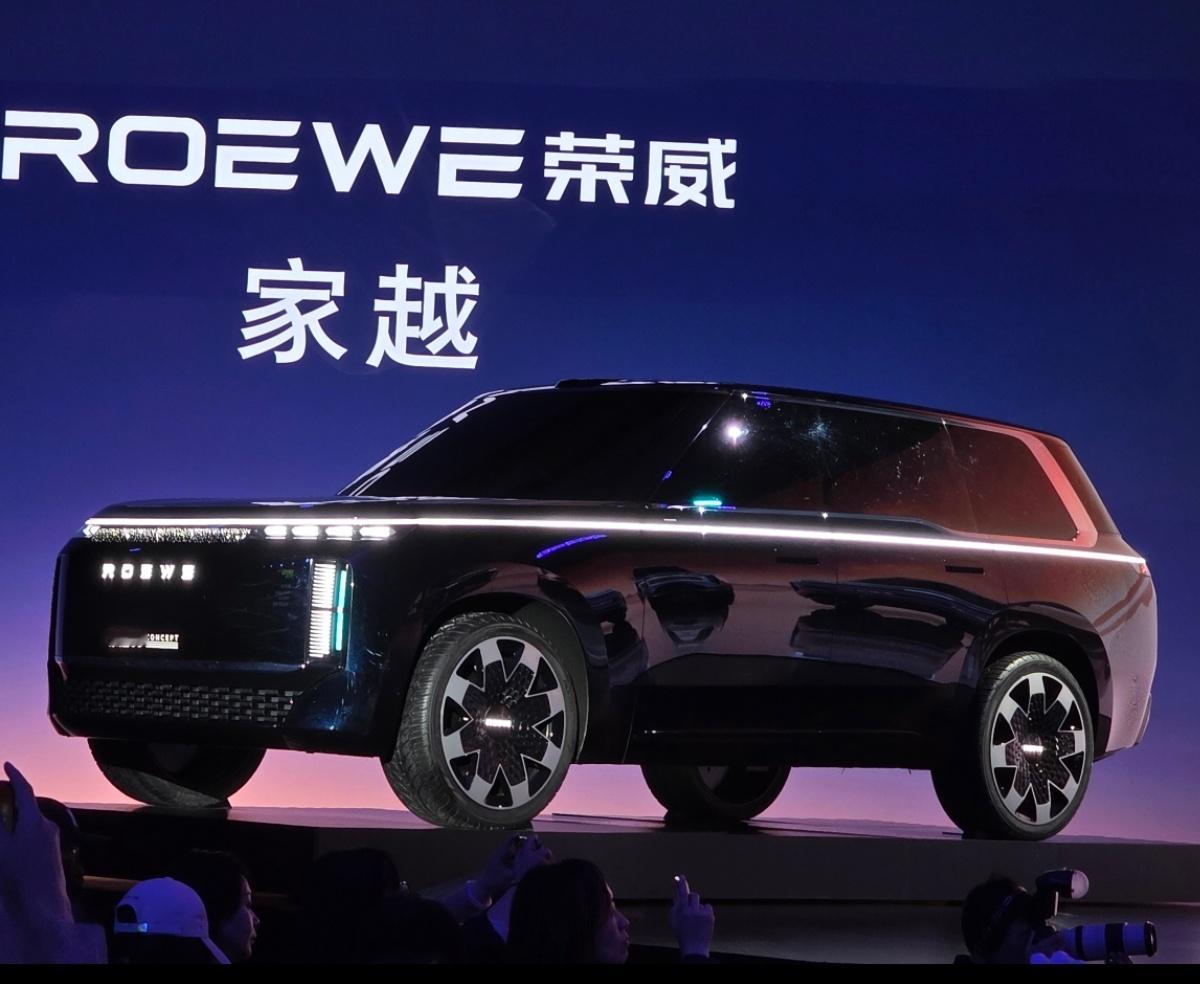 卧槽这是荣威的SUV，产品序列 家越09主打高端，我先来，样子确实有了，这侧面这