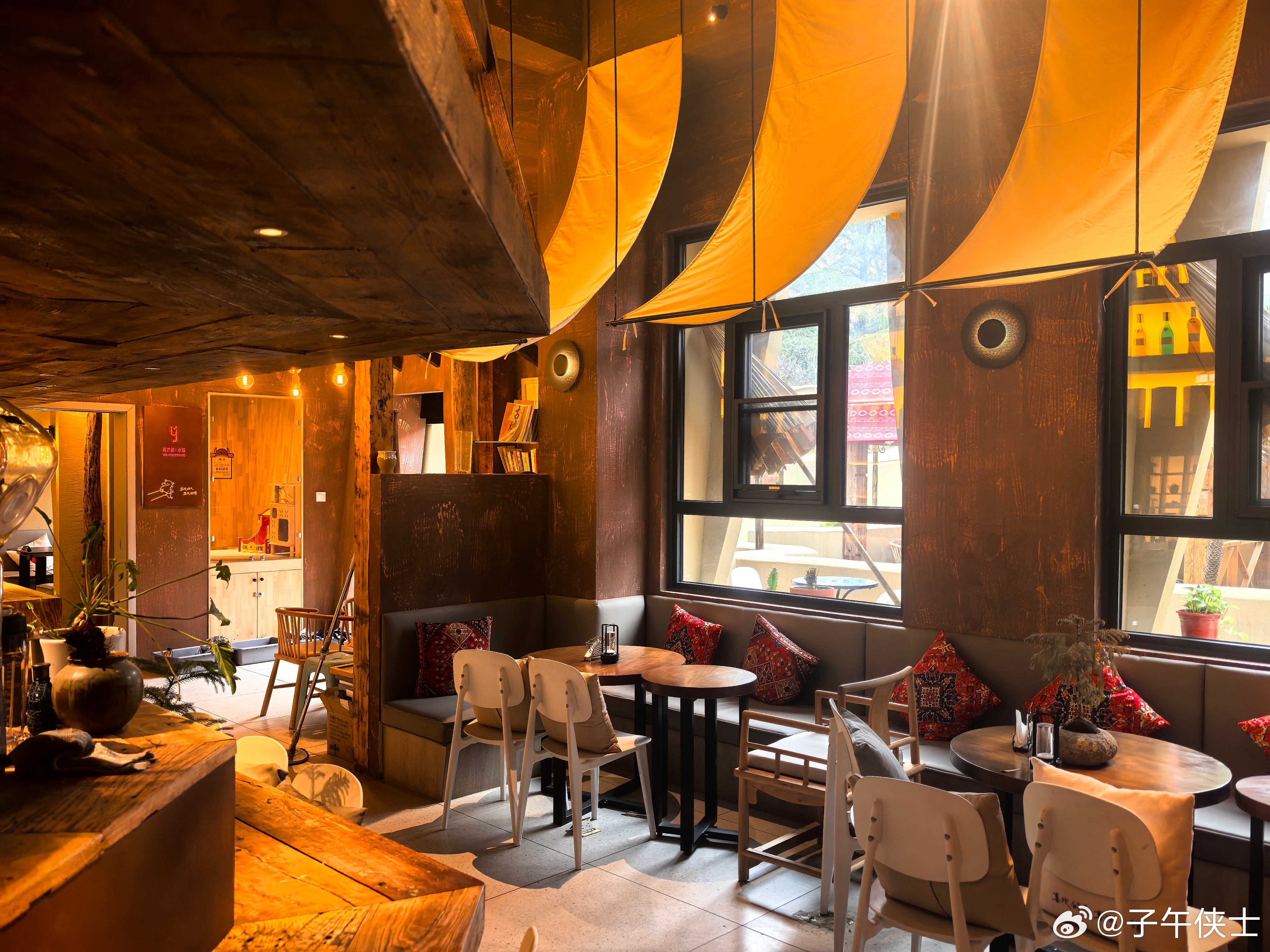 这个雨天的午后，正是围炉煮茶时…。 