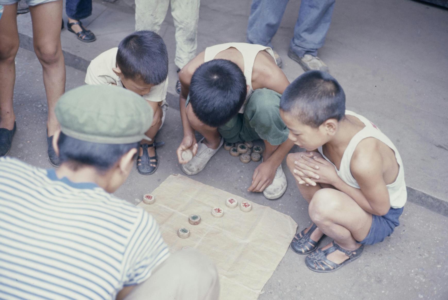 老照片里的中国：1973年的小朋友们。这是1973年纽约《卫报》报社组...