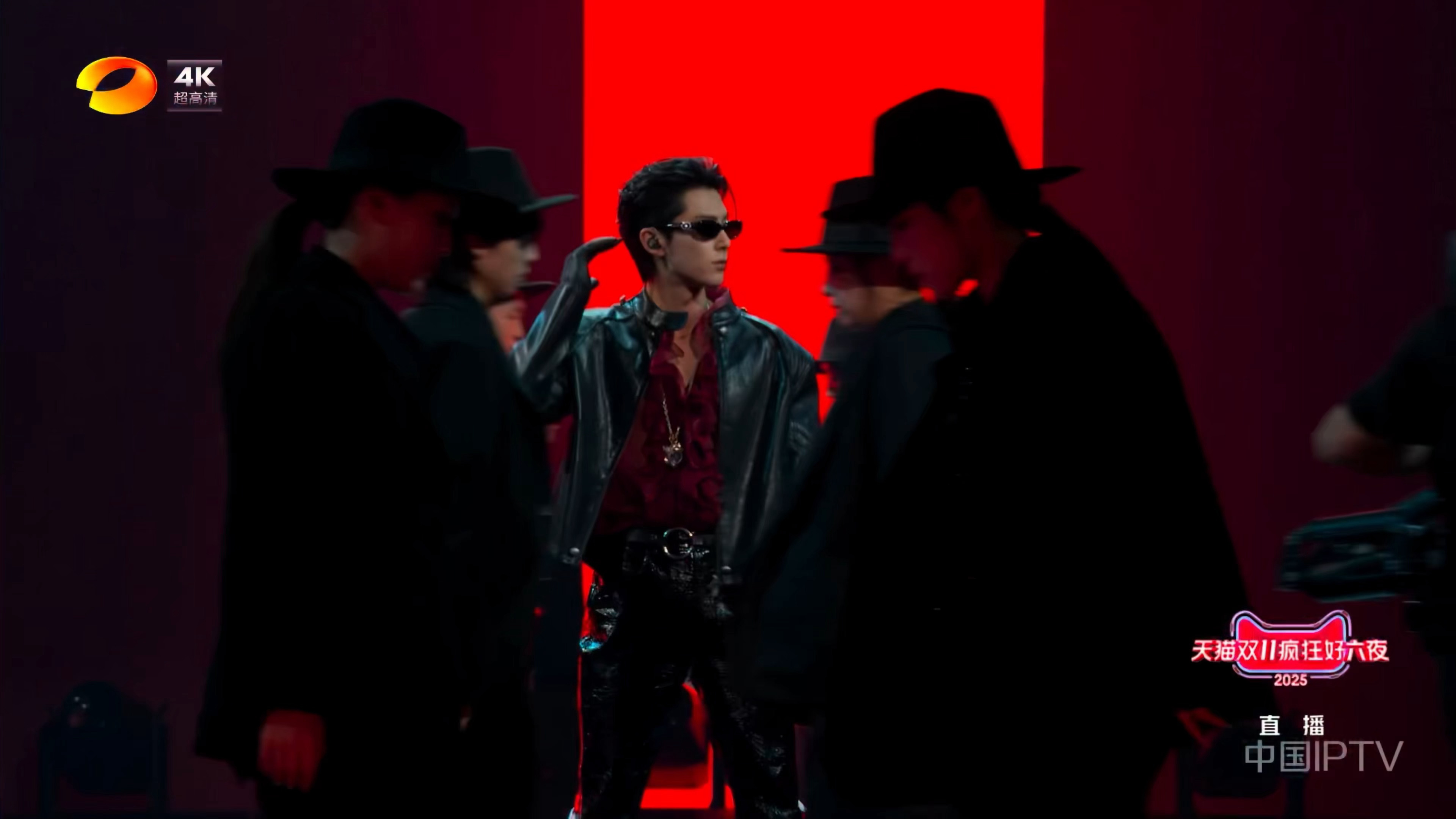 这个转场还有个我自己延伸的寓意是，只要是用心做剧有质感的好班底好本子，男频or 