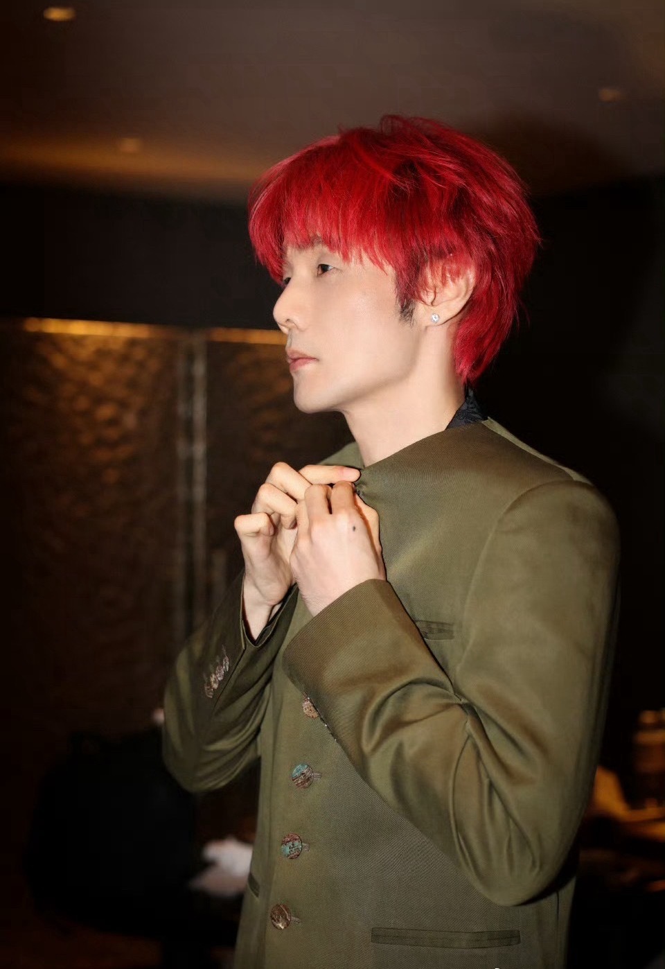 李荣浩 抄袭总感觉是愚人节玩笑没有人怀疑过他的才华创作型歌手的含金量不是吹的所以