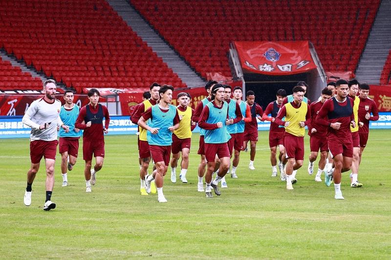 刘闻超：海港1月赴西亚冬训，引援瞄准中锋和左右边后卫