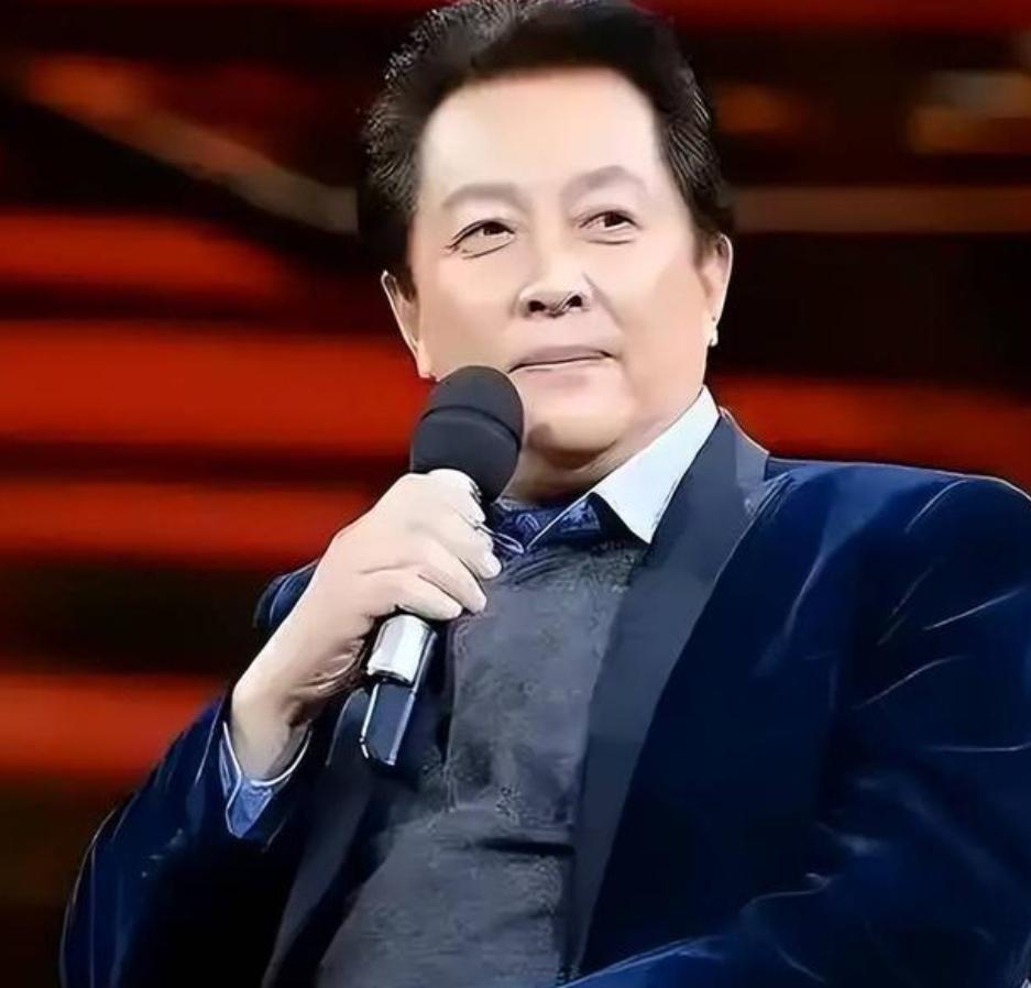 唐国强的“糟心事”：两个儿子都是残疾，难怪他73岁也不敢退休！
娱乐 明星