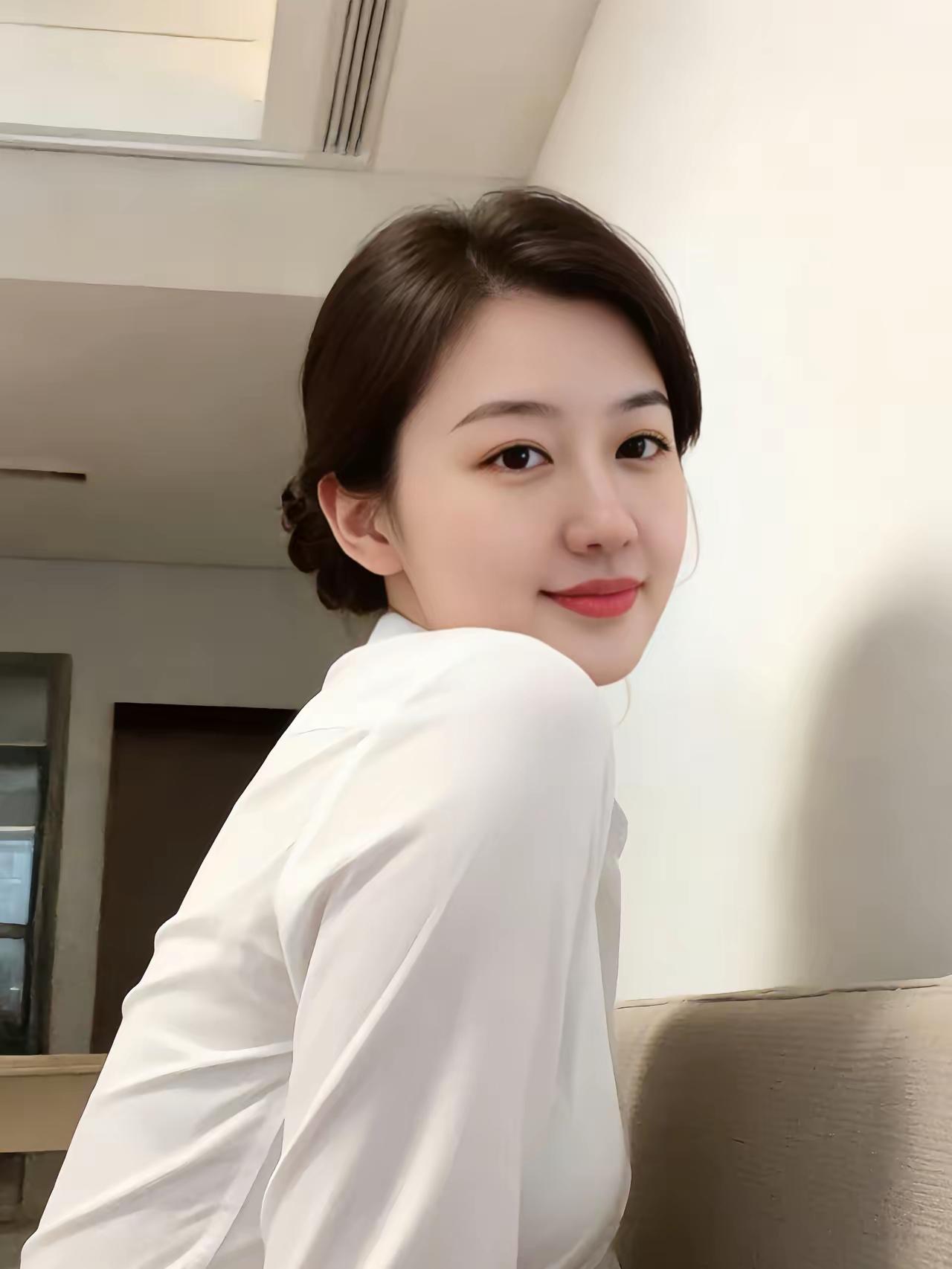 长的这么好看，
天天闲着，
一个人待着，
是不是有点太浪费资源了。