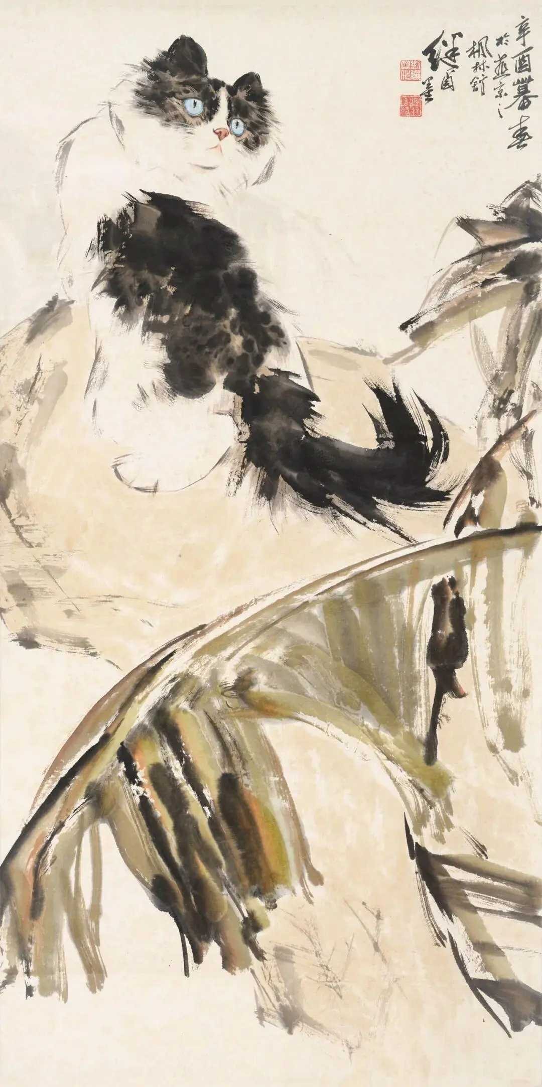 刘继卣《猫戏图》，设色纸本 135×67 cm。【题识】辛酉暮春于燕京之枫林馆，