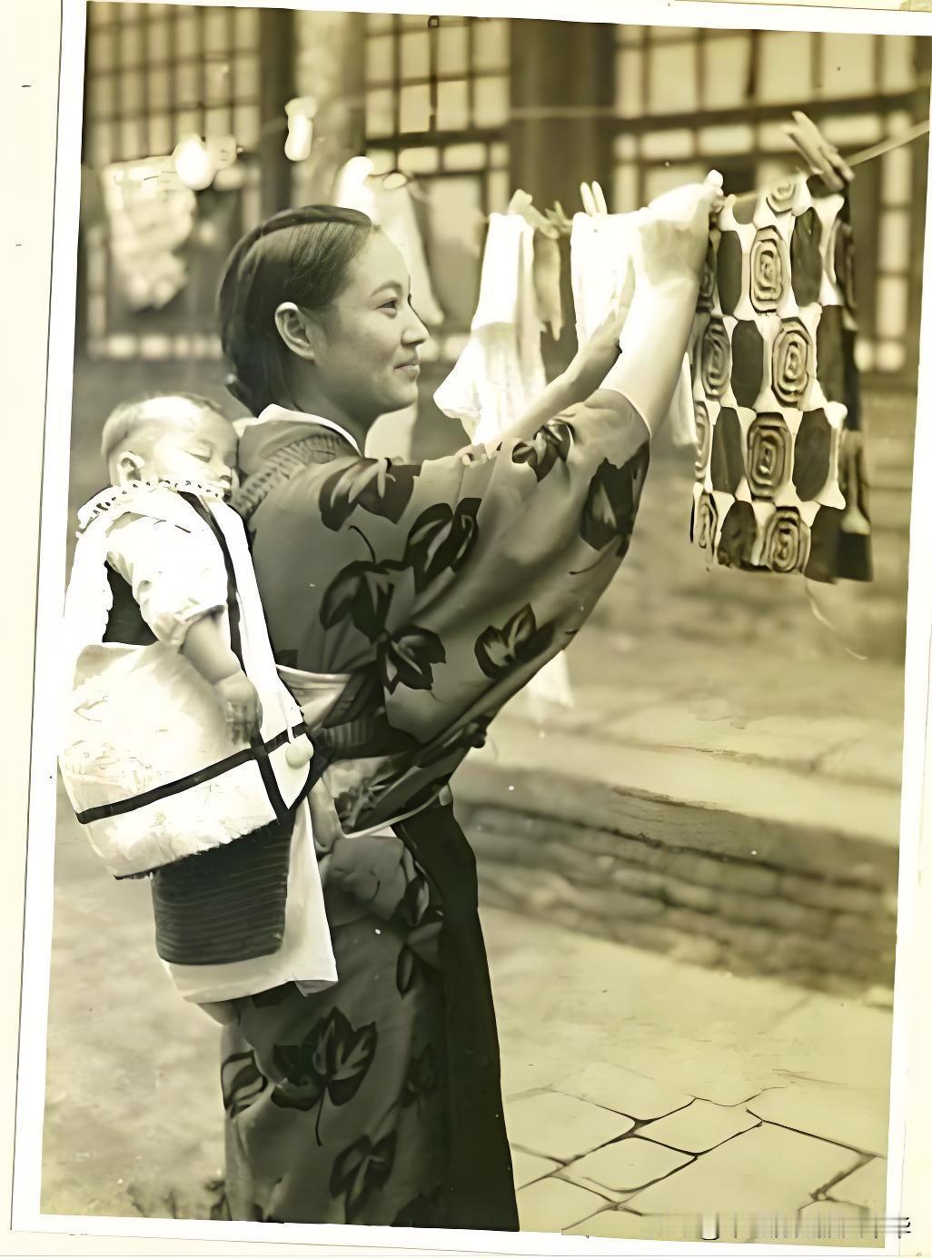 1938年北平老照片：四合院里的和服身影，藏着一座古城的屈辱岁月
 
1938年