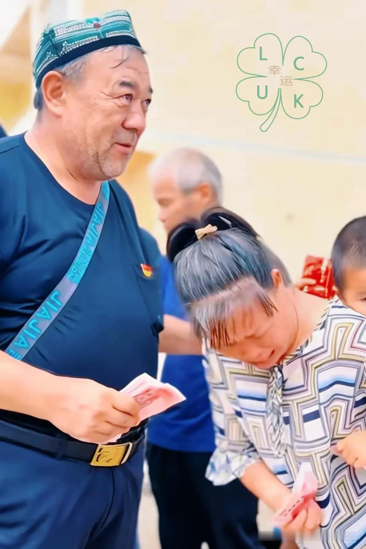 这大叔，真是不按套路出牌。

从新疆横跨四千公里到广西横州，兜里揣着厚厚现金，见
