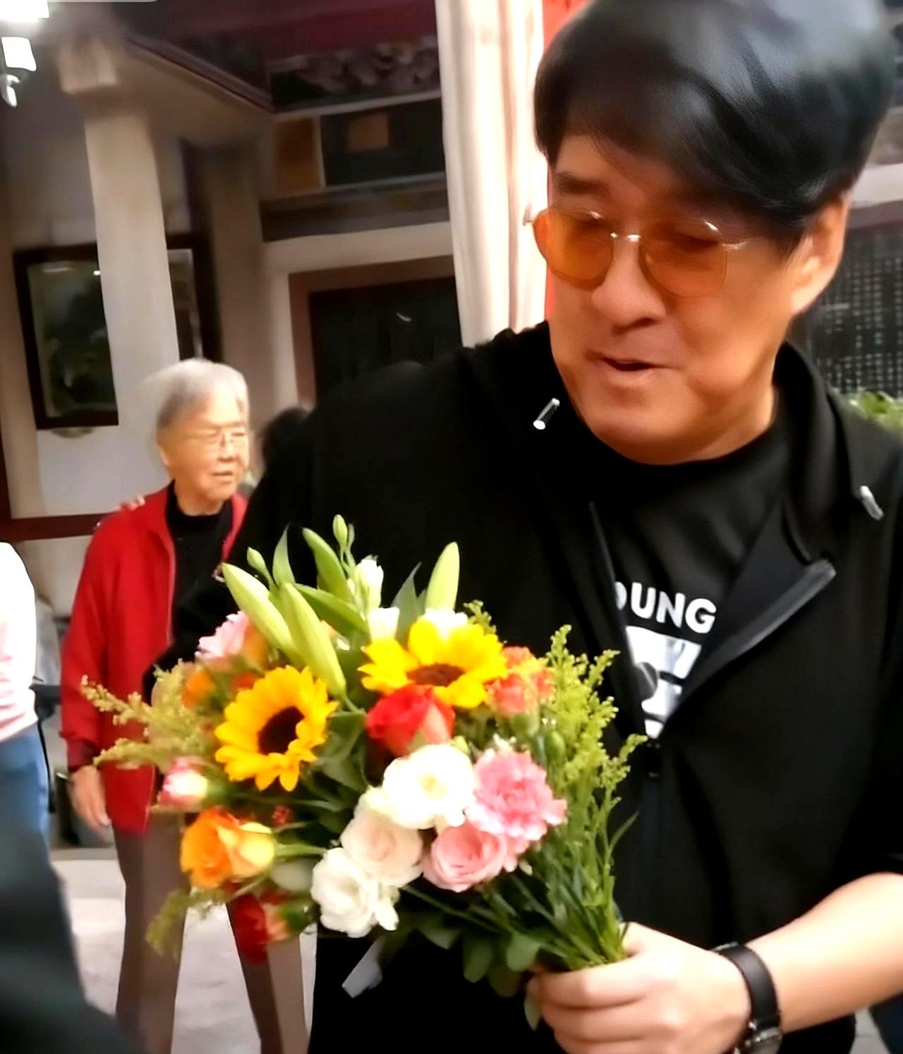 周华健回汕头老家扔下一万块现金想表孝心，结果这祠堂修缮的事儿反而更让人头大了！