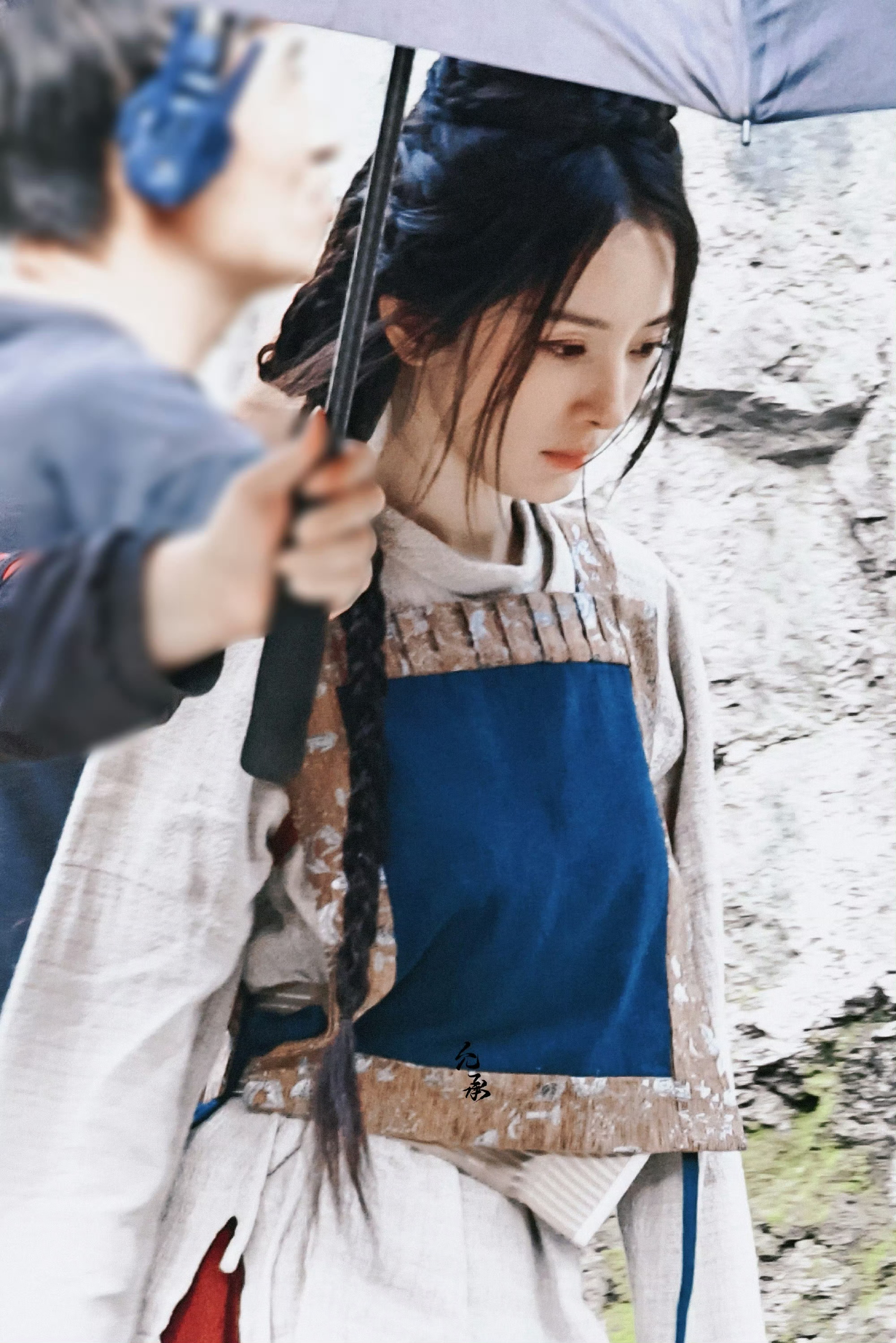 杨幂冯湮儿破碎感 杨幂《江山大同》冯湮儿路透，隔着屏幕都能感受到的破碎感……拍摄