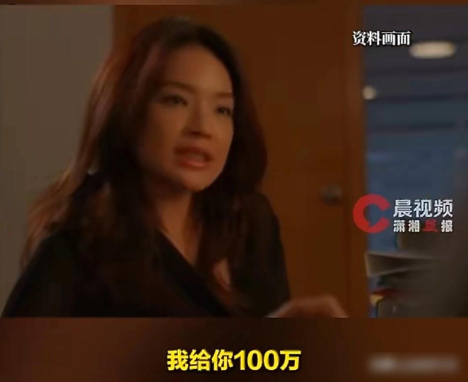 王晶昨晚发的视频，把舒淇送上热搜了。
当年他连舒淇真人都没见过，就盯着杂志上一