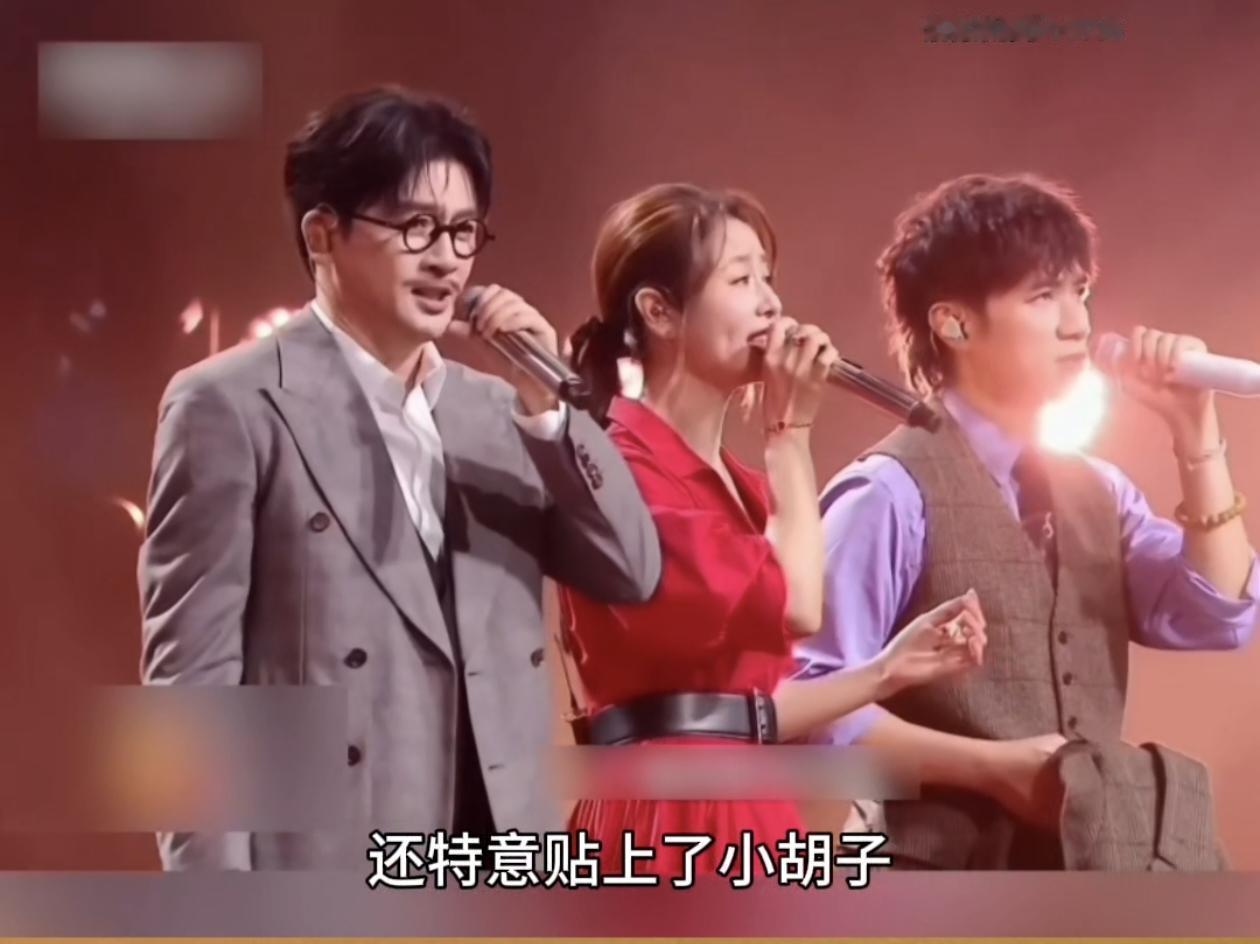 昨晚举办的湾区升明月晚会上，最大的惊喜是杜飞、如萍、何书桓时隔25年后再次同框合