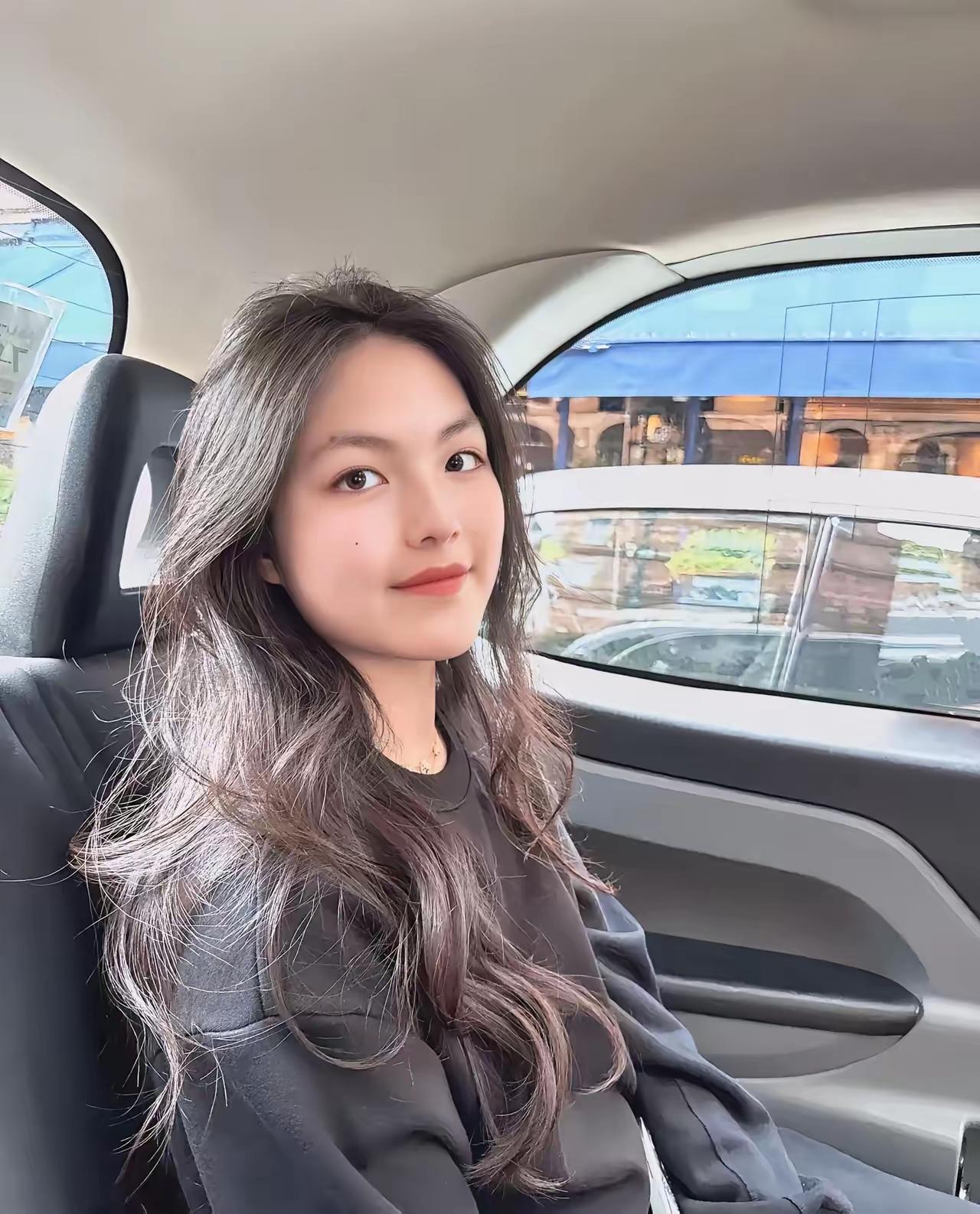 果然是女大十八变越变越好看，

王诗龄从以前的“小胖妹”成为豪门千金们的颜值担当