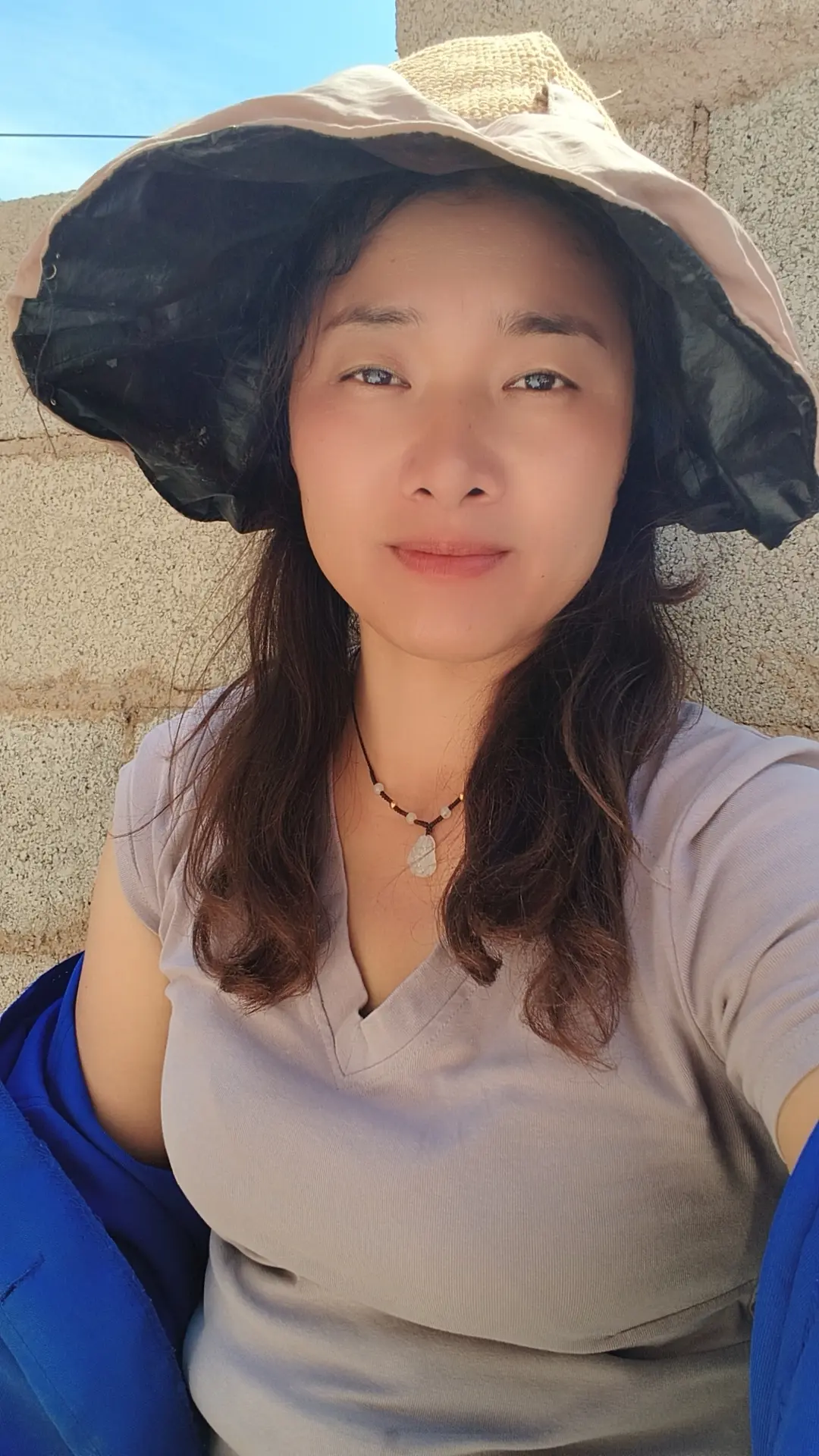 “天空不会永远阴暗，当乌云褪尽的时候，蓝天上灿烂的阳光，就会照亮大地...