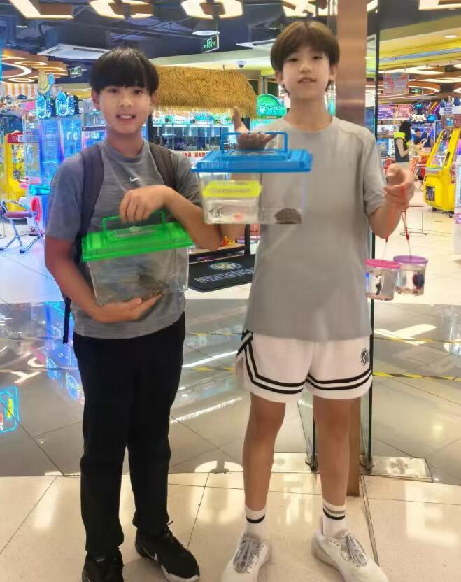吴尊儿子也太像爸爸了吧？刘畊宏带自己的儿子宇恩和陈小春儿子Jasper、吴尊儿子