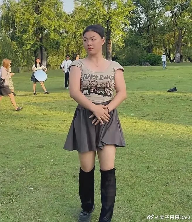 管晨辰回应留言评论吴柳芳  管晨辰接受采访时称：我跳的舞和她跳的舞有本质区别，吴