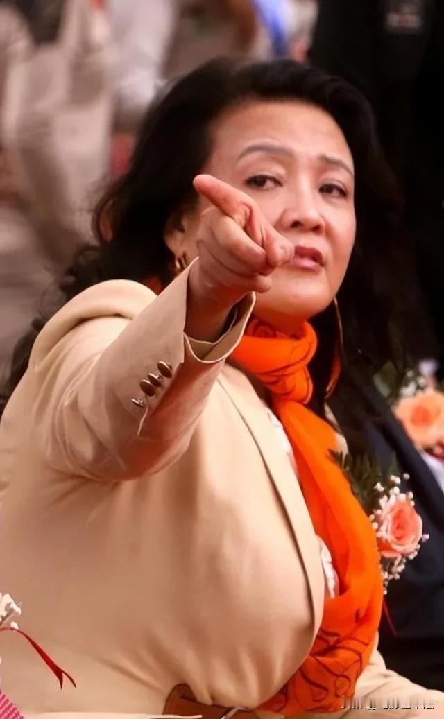 2004年，装修了大半年的“俏江南”881会所在上海顺利开业，然而开业没两天，老