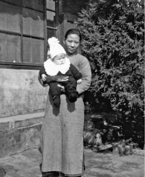 1938年，一名外国婴儿在天津的一家医院出生。可他的父母因为着急要回国，直接把他