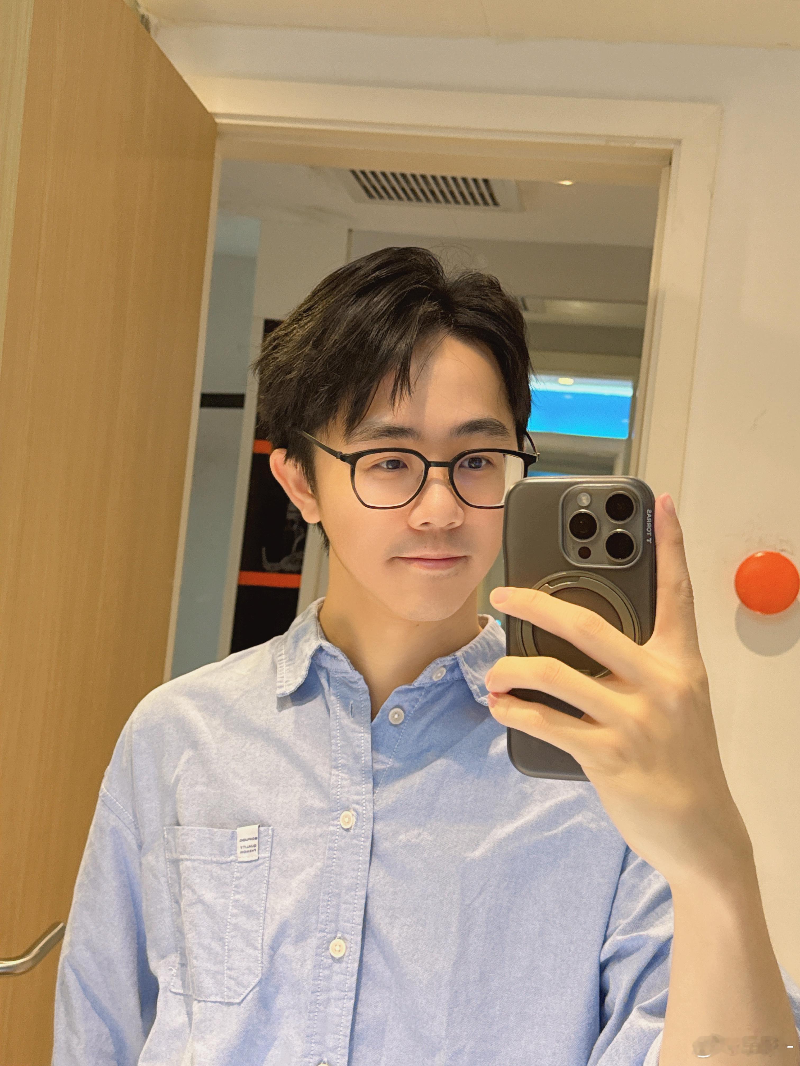 果然夹板的手法得自己摸索不能全部参照网上的视频，只有自己最清楚自己的头发走向） 