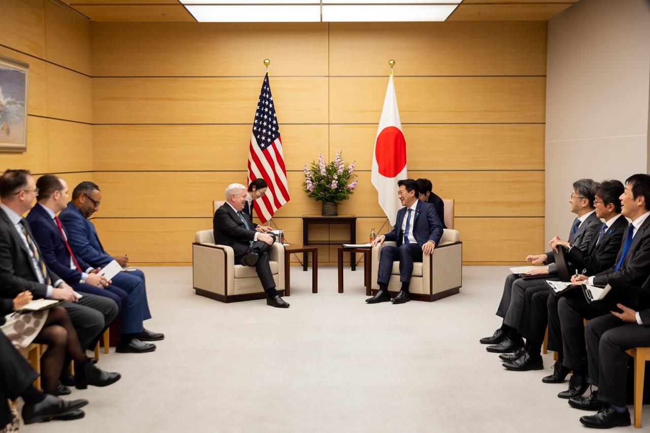 美国驻日大使格拉斯刚刚发帖：“我与官房长木原稔会面。此次会面也为我们深入探讨美日