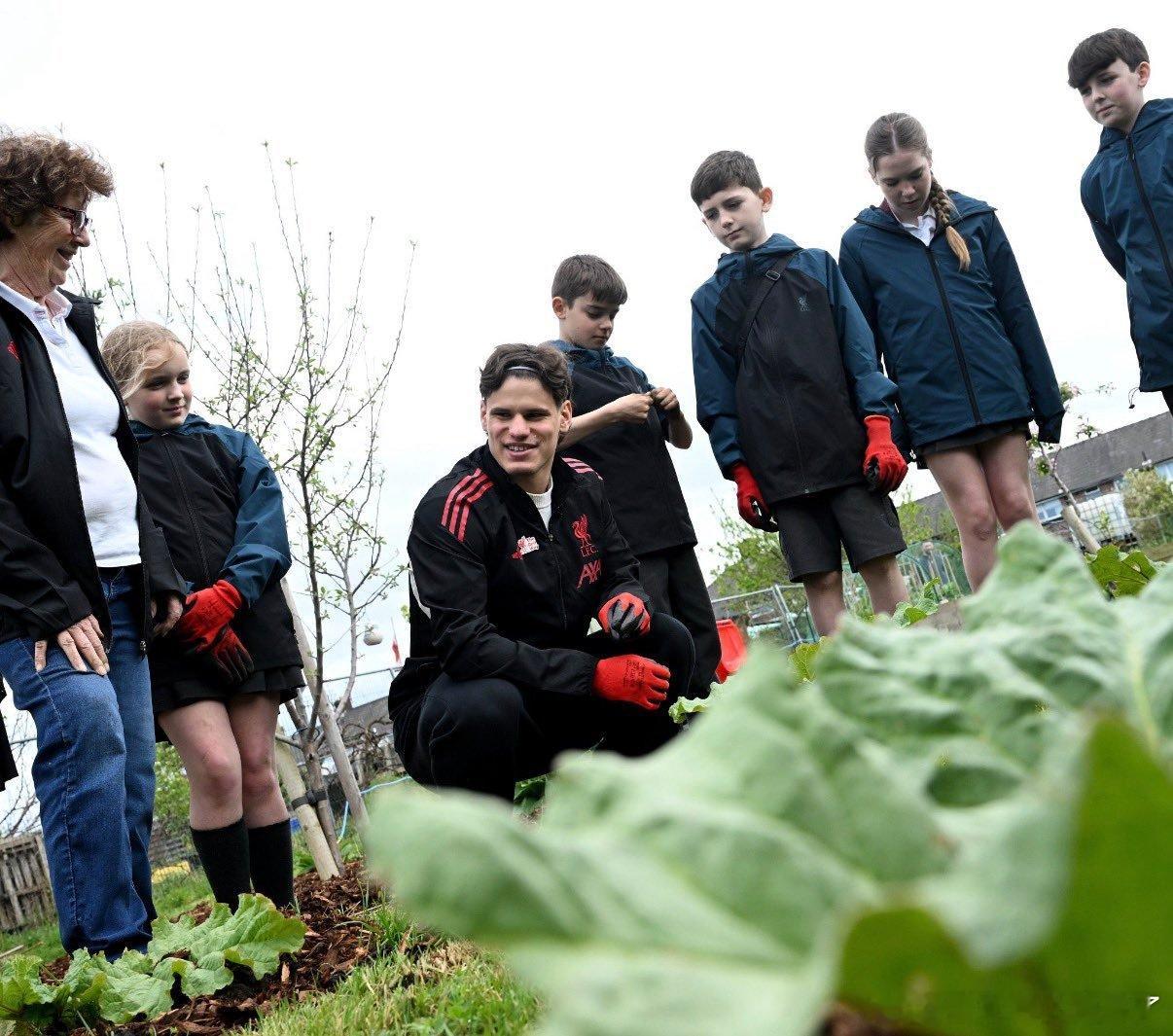 【科尔克茨｜与城市紧密相连的态度】他参与了特殊支援学校、图书馆参观活动以及农场园