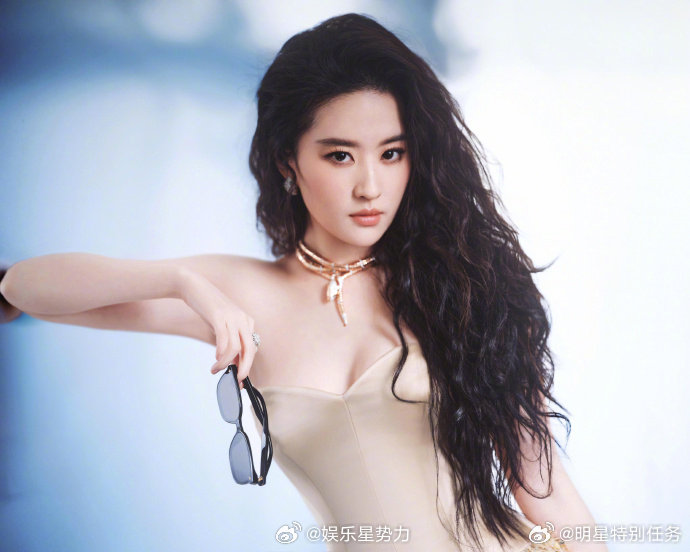 刘亦菲梦回黄亦玫  刘亦菲鎏金玫瑰造型  刘亦菲嘉人活动出图啦！金色流光黄玫瑰，