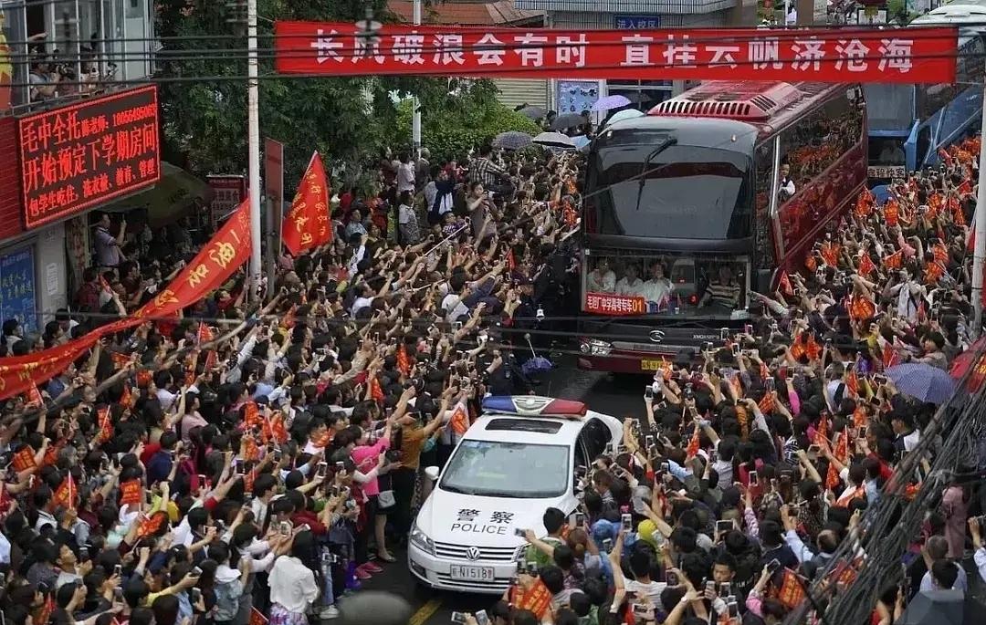 长风破浪会有时，直挂云帆济沧海
2017年6月5日，安徽省六安市毛坦厂中学誓师。