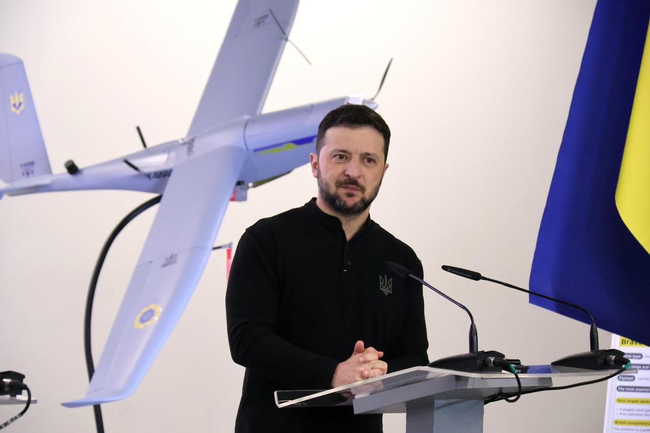 乌克兰总统泽连斯基近日向仍使用俄罗斯领空的航空公司和保险机构发出警告，称随着乌克